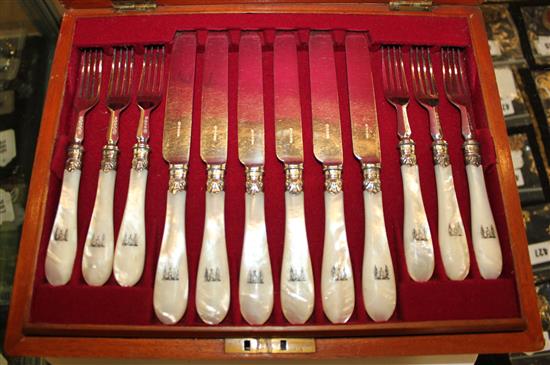 Set 12 mother of pearl handled silver plated dessert knifes and forks, shell shaped silver collars, mahogany case
